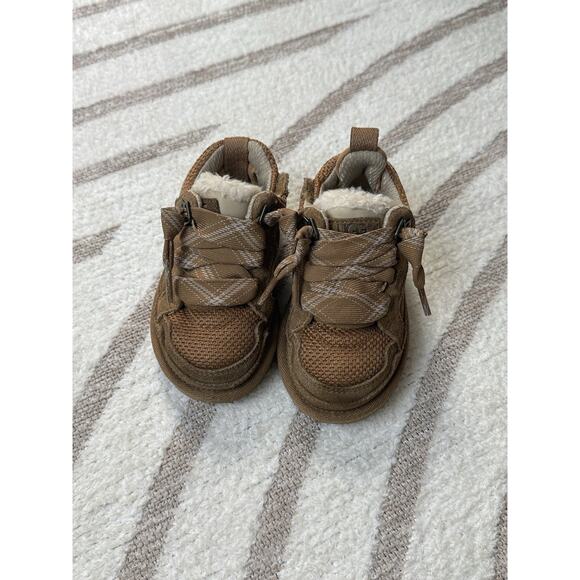 UGG Other - UGG Unisex Lowmel Sneakers Toddler Chestnut Suede Sheepskin Size US 7/EU 23.5